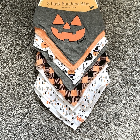 🎃🕷 (8) Spooky Halloween Baby Drool Bibs Lot - Picture 1 of 6